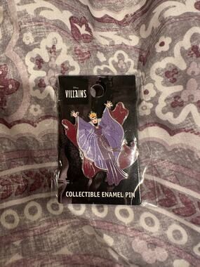 NWT Disney Villains Evil Queen Trading Collectable Enamel Pin